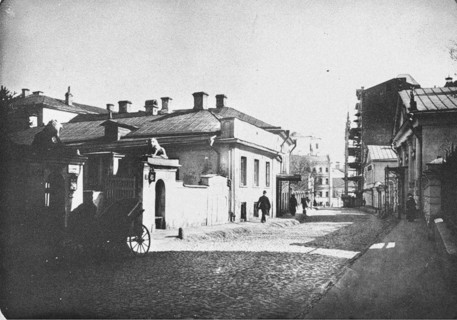 Sredny Kislovsky Lane towards the Arbat Square in Moscow, 1914.