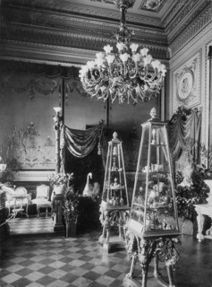 The Exhibition of the Fabergé House, 1902. Artist: Bulla, Karl Karlovich (1853-1929)