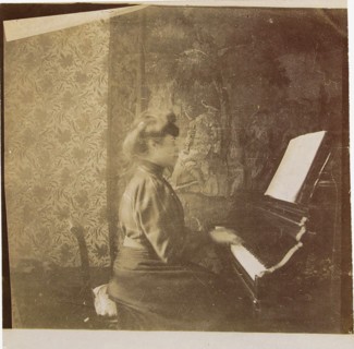 Misia Natanson at the Piano.