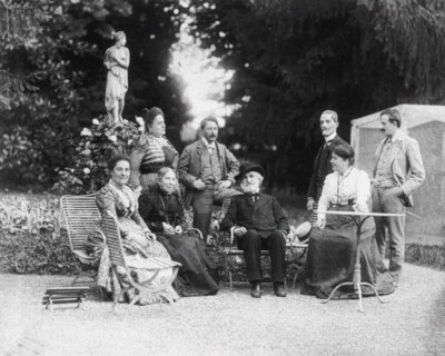 Giuseppe Verdi, his wife Giuseppina Strepponi (on his right), his adopted daughter Maria Carrara Ver