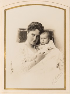 Empress Alexandra Fyodorovna with the infant Anastasia, fourth and youngest daughter of Nicholas II,