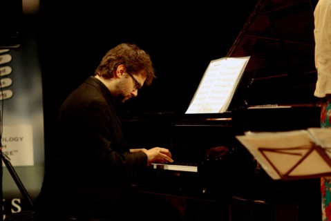 Tom Cawley, pianist, The Ship, Sevenoaks, Kent.  Artist: Brian O'Connor