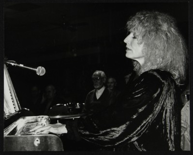 Pianist and singer Ellyn Rucker performing at The Fairway, Welwyn Garden City, Hertfordshire, 1992. Artist: Denis Williams