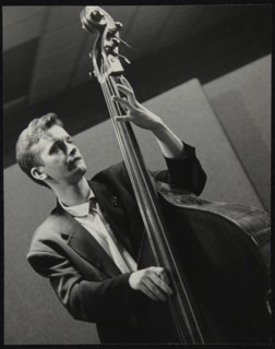 Bassist Arnie Somogyi playing at The Fairway, Welwyn Garden City, Hertfordshire, 28 April 1991. Artist: Denis Williams