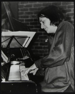 Pianist Kate Williams playing at The Fairway, Welwyn Garden City, Hertfordshire, 20 April 2003. Artist: Denis Williams