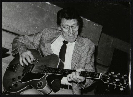 American guitarist Tal Farlow performing at the Bell Inn, Codicote, Hertfordshire, 1986. Artist: Denis Williams