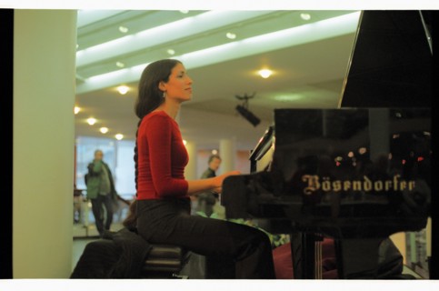 Zoe Rahman, RFH Foyer, 2004.   Artist: Brian O'Connor.