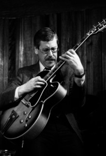 Louis Stewart, Bass Clef, Hoxton Square, London, April 1987. Artist: Brian O'Connor.