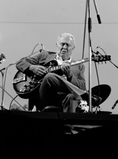 Herb Ellis, Knebworth Jazz Festival, Herts, July 1982. Artist: Brian O'Connor.