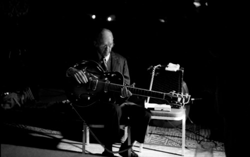 George Van Eps, Bulls Head, Chislehurst, April, 1993.  Artist: Brian O'Connor.