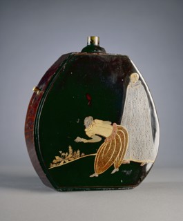 Gunpowder flask with figures in Portuguese dress, late 17th- early 18th century. Artist: Unknown.