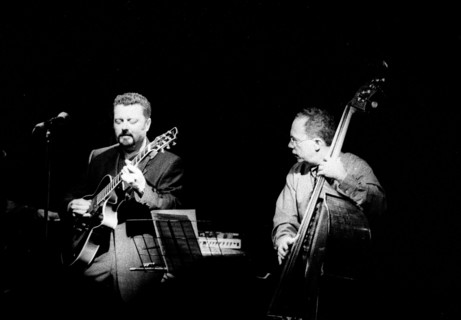 Eddie Gomez and Martin Taylor, Ronnie Scott's, London, July 2000. Artist: Brian O'Connor.