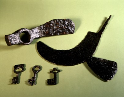 Working tools: hoe, ax and keys. From Pamplona.