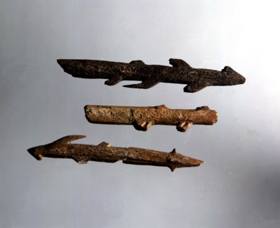 Staghorn harpoons, with a double row of teeth and a circular section (Urdax Caves).