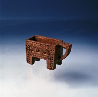 Ceramic box with excisa decoration, from the necropolis of Palenzuela.