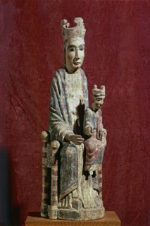 Seated Virgin and Child on the left knee, carving in polychromed wood.