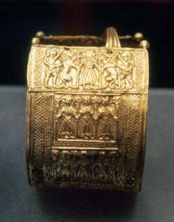 Gold bracelet, from Cerveteri.
