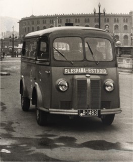 Minibus of public transport to the line from the Spain Square to the Montjuic Stadium and Nationa?