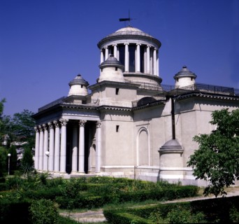 Façade of the astronomical observatory (1790), by Juan de Villanueva.
