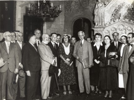 Francesc Macia, president of the Generalitat de Catalonia, together with the artist Apelles Mestr?