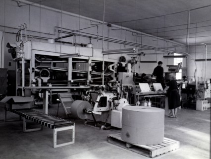 Machine for the header and making of wooden boxes for matches, 1940.