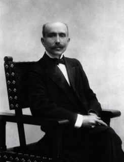 Angel Urzáiz and Cuesta (Puerto de Santa María, 1856-Madrid, 1926), lawyer, journalist and Spanis?
