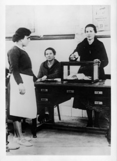 First ballot that allowed women to vote, polling station in a school in Madrid, legislative elect?