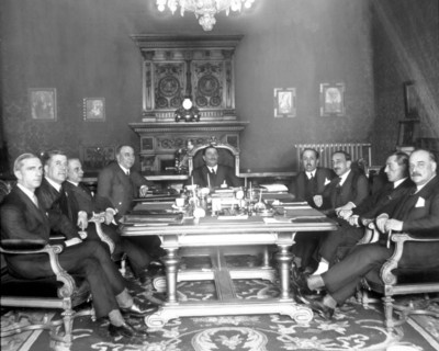 Damaso Berenguer (1873-1853) presiding over the council of ministers,  Spanish military and polit?