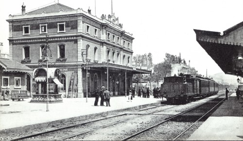 Passengers train entering the Badalona station, ??1910.
