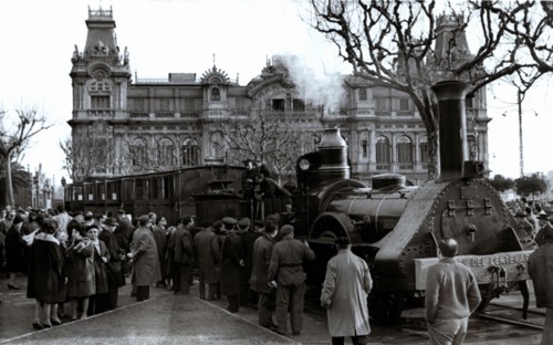 Centennial Train passing through the Gate of Peace, Barcelona 1948.
