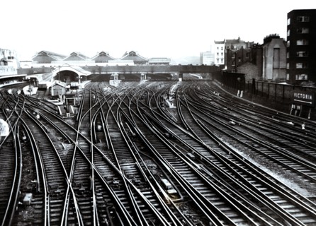 Detour and railway junction in London's Victoria Station, 1962.