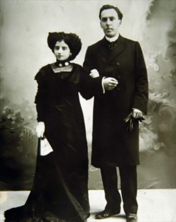 Antonio Machado (1875-1939), Spanish poet born in Seville, photography of the time with his wife ?