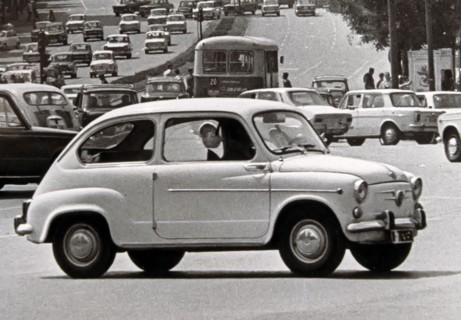 Seat 600 circulating by the Alcala street, 1972.