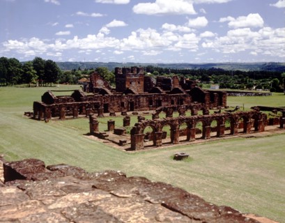 Ruins of the Reducción Jesuita de Trinidad, Indian houses and bell tower of the provisional churc?