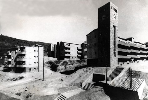 Overview of the group of 618 new homes built in the neighborhood of 'La Trinidad', Barcelona 1955.