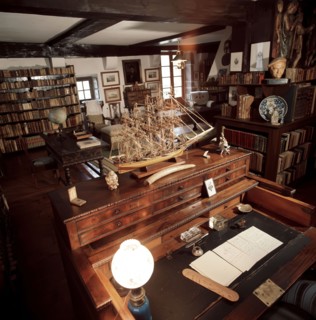 Desk of Pio Baroja, (1872-1956). Spanish novelist, preserved as he left it before his death at th?