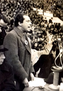 Rafael Alberti (1902-1999), Spanish poet, the poet during a meeting of the Communist Party in the?