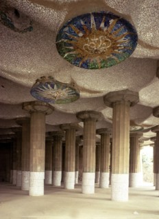 Detail of the roof of the forest of columns that support the great square of Guell Park, designed?