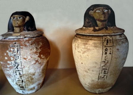 Canopic vase in clay.