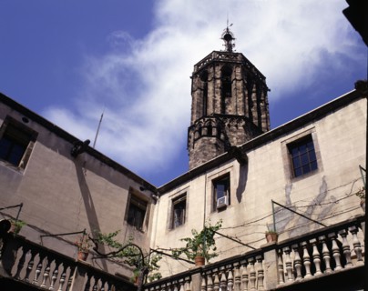 Lloctinent Palace, partial view of the upper side of the interior courtyard, at back the cathedra?