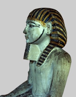 Amenhotep I, detail of the top, statue made in polychromed limestone.