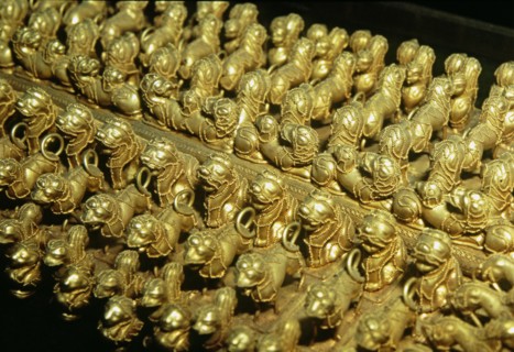Gold chest late with zoomorphic round shaped, detail.