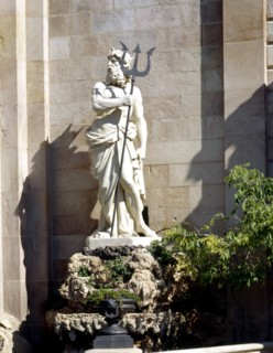 Neptune' is part of the set of 'The Waterfall' at Ciutadella Park by Josep Fonserè, the sculpture?