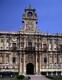 Detail of the façade of the Convent of San Marcos in León, ancient pilgrims Hospital today houses?