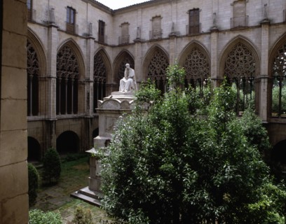 Cloister of the Cathedral of Vic (Barcelona), designed by Ramón Despuig, Bartomeu Ladernosa and A?