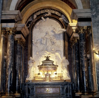 Interior of the chapel of San Pedro de Alcantara, altar with the urn which hold the remains of th?