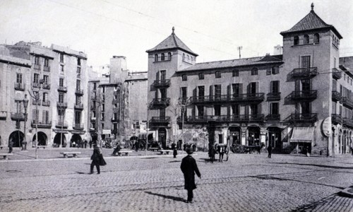 View of the Antonio Lopez Square in Barcelona in 1905.