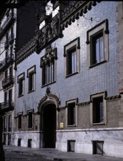 Breastfeeding Municipal Building located at the Gran Vía, with sculptures by Eusebi Arnau, archit?