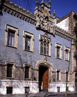 Breastfeeding Municipal Building façade with sculptures by Eusebi Arnau, 1910, work by Antoni Fal?
