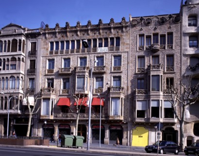 Façade of houses Ramon Casas at left and Codina (1898) at right on the Paseo de Gracia in Barcelo?